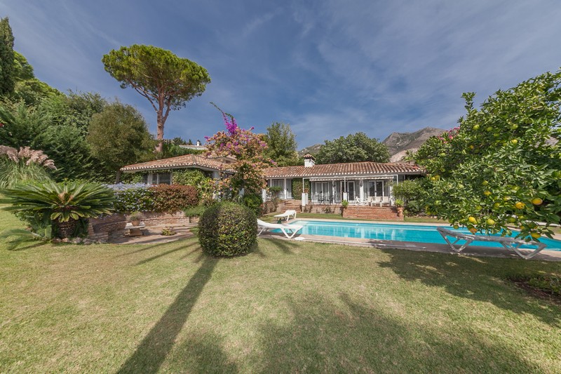 Rancho Domingo, Benalmadena villa on a double plot with sea views